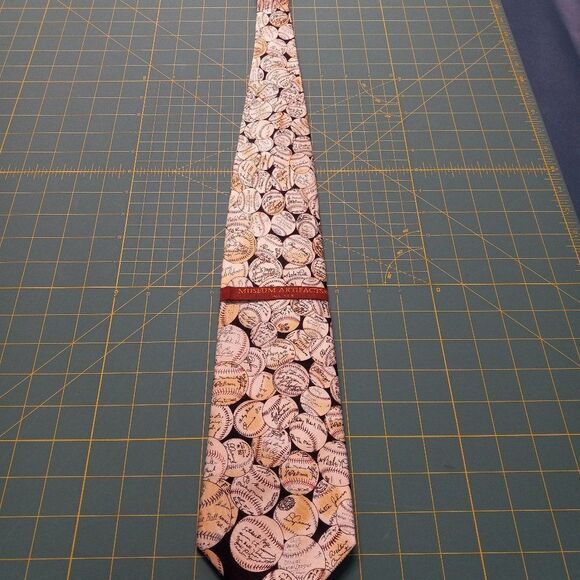 NWT Museum Artifacts all Silk tie - Picture 2 of 6